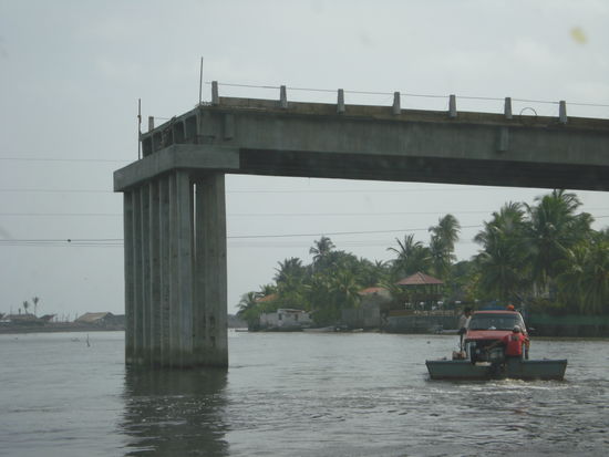 Brücke nach Monterrico