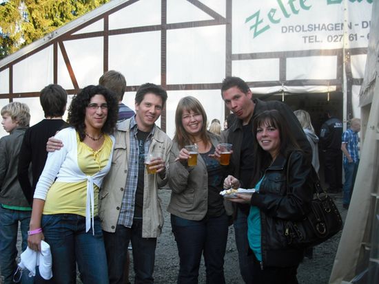 Auf der Brachbacher BEACHparty, Manuela, Olli, HeXe, Matthias und Tinka (da wurde ich direkt nach 5 Tagen daheim zu "genötigt")
