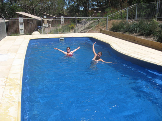 moi et Nadine in the Pool