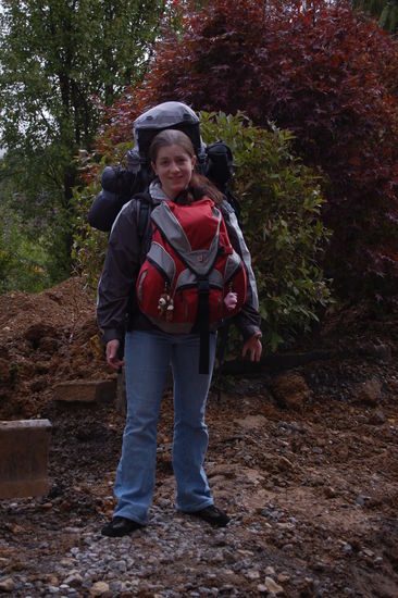 ca. 95kg geballte Action *lol*... Himmel seh ich schlimm aus... das Foto ist auf unserer momentanen Baustelle hinterm Haus.