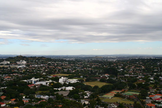 Blick in einer Richtung (wallos) ueber Auckland