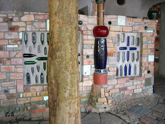 Hundertwassertoilette... sehr schoen, gell...