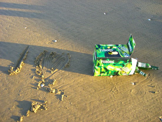 hat Jasmin in den Sand geschrieben... lol... HeXe haette ich sowas auch zugetraut ;-p