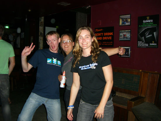Abends hat man dann immernoch n Adrenalinschock, Keith, Kelly und Elly (alle England)