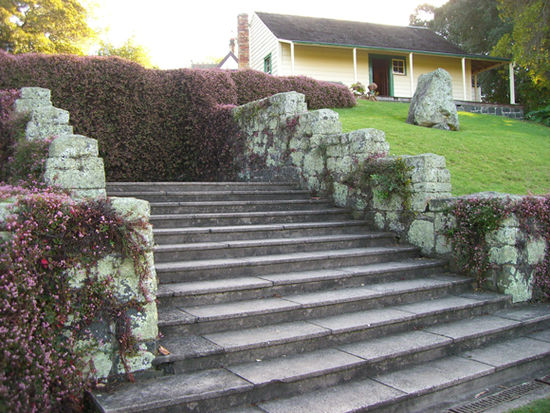 treppe zur Tourist Information im Cornwall Park am Fusse des One Tree Hills
