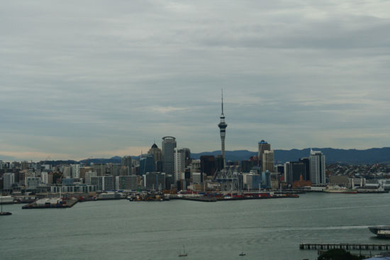Blick zu Auckland COB von Devonport