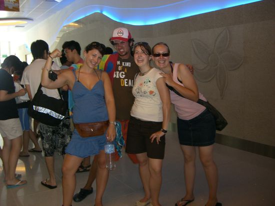 Tricia(Kanada), Adam (Kanada), Sara (Deutschland) und Heidi (Schweden)