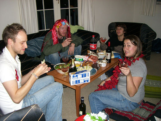 Jamie, Keith, Aline und Lucy in Jamie's Haus
