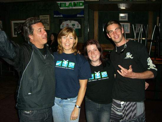 Im Pub... Mike, Michelle, ich und ein anderer von Freefall
