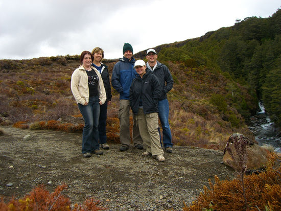 soviel zu "Stray reist in kleinen Gruppen" Ich, Michelle, Greg (Busfahrer), english girl und Dave aus Kanada