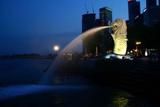 Merlion at night