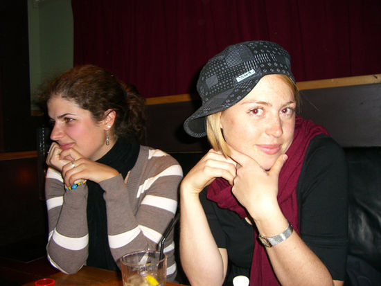 Celine und Erin mit Konstantin's Hut