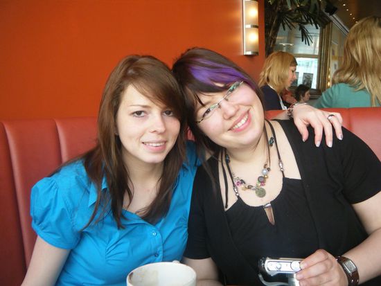 Tinka und Katha im Bar Celona beim brunchen