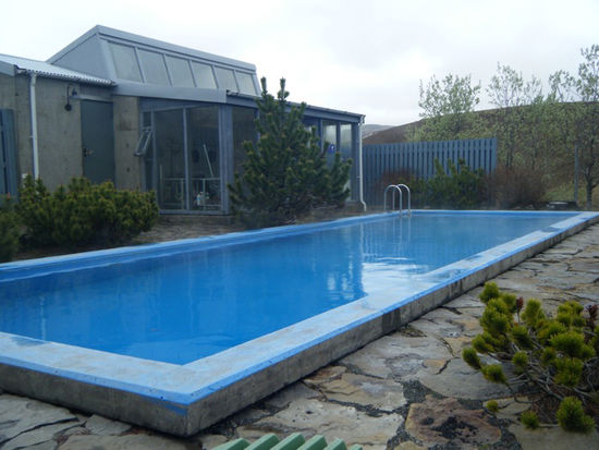 und das Schwimmbecken