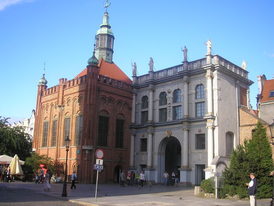 Georgshalle mit Langgassertor