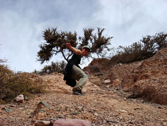 Also, ich sag zu Beat: Hier gibts keinen Weg runter Beat, komm, lass uns umkehren. 
Beats Antwort: Ach was, mein Vater heisst Max.
Somit begann unser Abstieg ohne Weg....