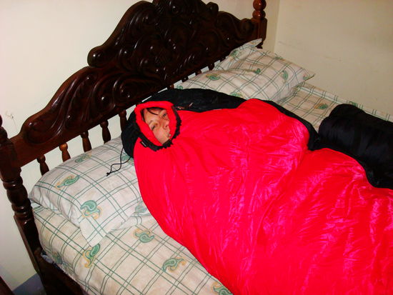 Karin im eiskalten Hotelzimmer