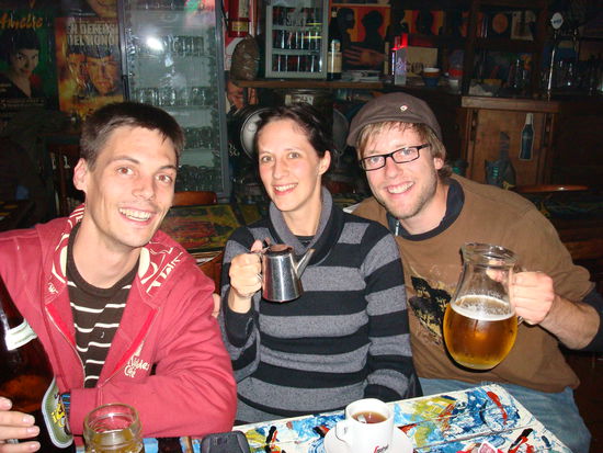 von links nach rechts; BIER, TEE, BIER
(das war nach der Taxifahrt, als mir uebel wurde)