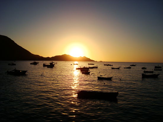 traumhafte Sonnenuntergaenge am Hafen
