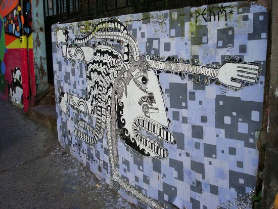 eine der vielen bemalten Waende in Valparaíso