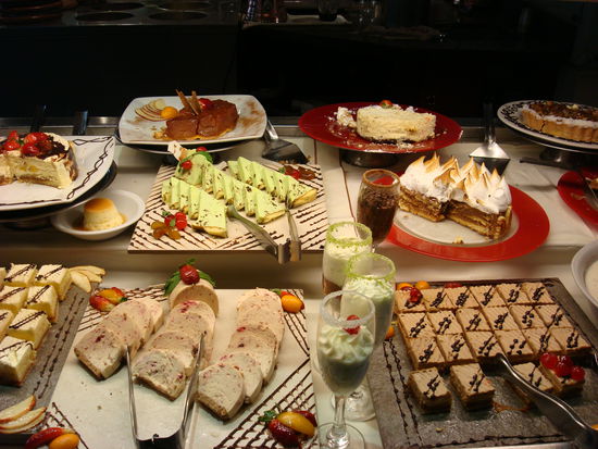 mmmmmmmmmmmmmmmmm... in Puerto Madero waren wir in einem Restaurant (Gourmet porteño) fuer umgerechnet 12Fr. gabs soviel man essen kann (Fleisch, Pizza, Pasta, Vor- und Nachspeise!!)