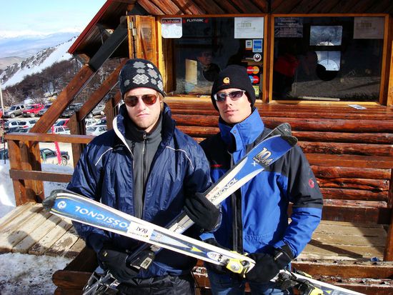 zwei krasse Skifahrerin Esquel... man beachte vorallem Beat's Gesichtsaudruck 