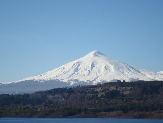 Vulkan Villarica; nachts konnte man manchmal die Spitze leuchten sehen