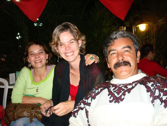 Melanie, Rita (arbeitet mit Conny) und Miguel (ehemaliger Hausabwart vom Colegio)