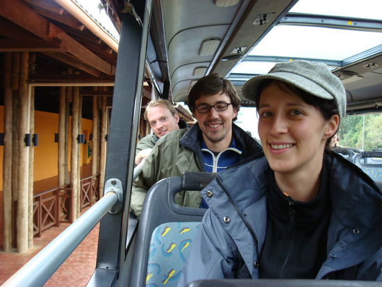 im Bus zu den Wasserfaellen auf der brasilianischen Seite. Hinter mir Axel und Tim, die zwei Deutschen, die wir kennengelernt haben