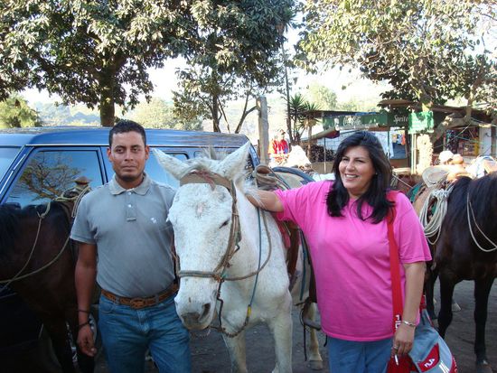 Graciela und ihr Begleiter, sie ist mit dem Pferd hoch und runter gelaufen