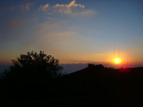 wir blieben bis nach Sonnenuntergang und stiegen dann im Dunkeln mit Taschenlampen wieder runter