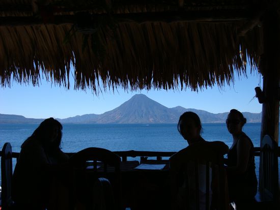 Ausblick auf den See und die Vulkane