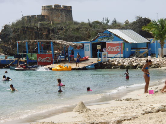 So sieht hier eine Tauchschule und Jetski-Verlai aus...