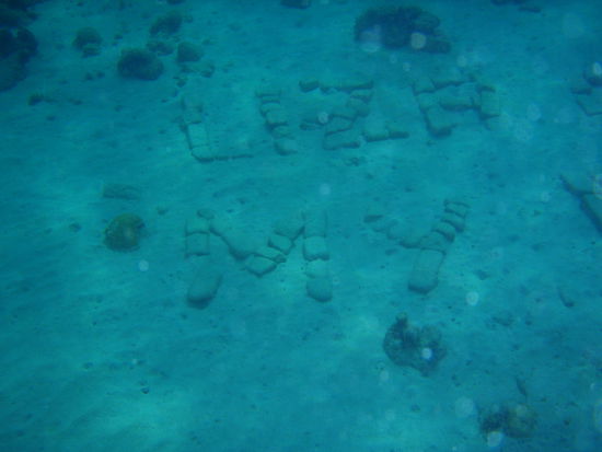 hier wollte jemand gesehen werden. Warum er das unter wasser will, bleibt mir ein Raetsel. Vielleicht war/ist sie eine Nixe??? Text lautet: Liza be my girlfind!