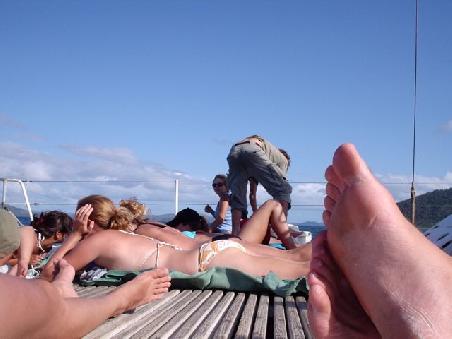 fuesse und andere sachen aufm boot, der tongara!