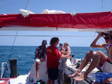 unser skipper luke(in rot)und links daneben unser deckie ash!