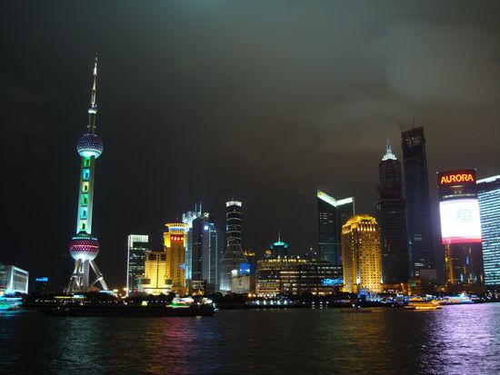 Skyline vom Flussufer aus (By night, fuer die, die es nicht bemerkt haben...)