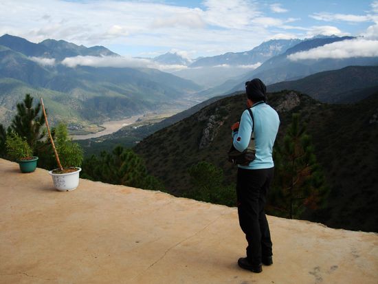Aussicht vom Pass auf dem Weg nach Qiaotou(Dane mit Sicherheitsabstand...)