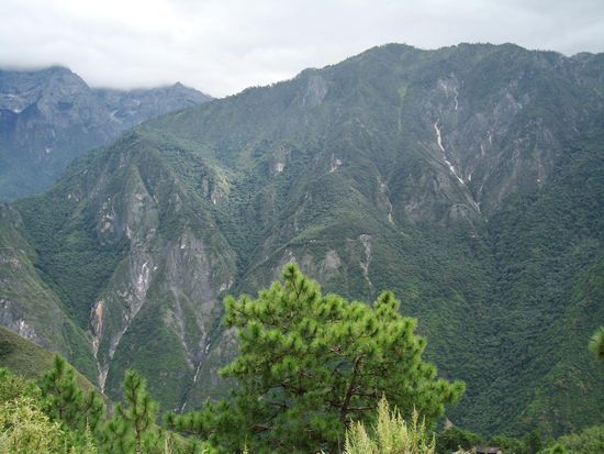 Der Ausblick auf die gegenueberliegenden Schluchtseite