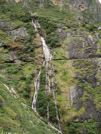 Der groesste Wasserfall auf dem Trek (Man muss einfach hindurchwatten)