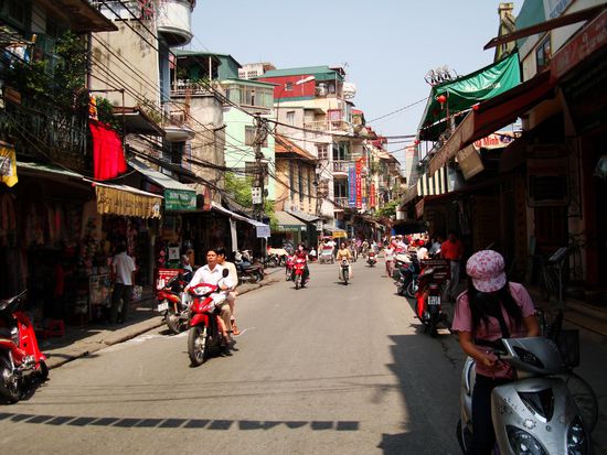 Eine der vielen Strassen in der Old Town Vietnam (So wenig Motorbikes auf den Strassen sieht man selten....)