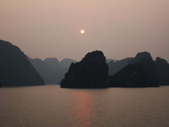 Abendstimmung in der Halong Bay
