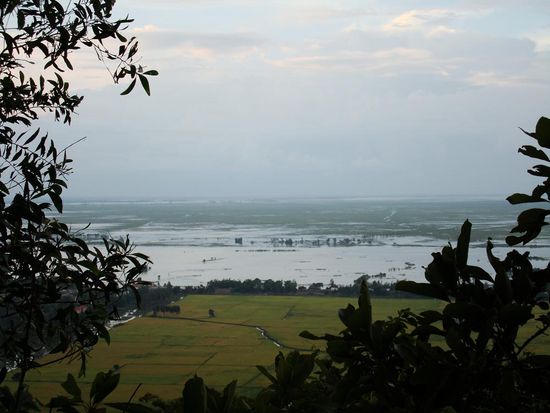 Aussicht vom Huegel uebers Mekongdelta