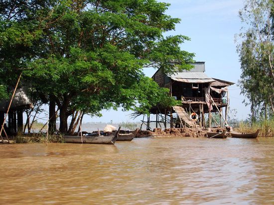 Eines der Haeuschen am Mekong. Dane haette wohl jedes Einzelne fotografiert, wenn Marco nicht interveniert haette...!
