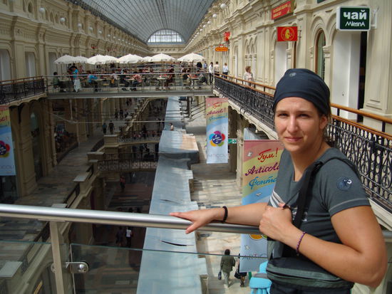 Dane im GUM-Shoppingcenter (zum Glueck trage ich meine Kreditkarte auf mir...)