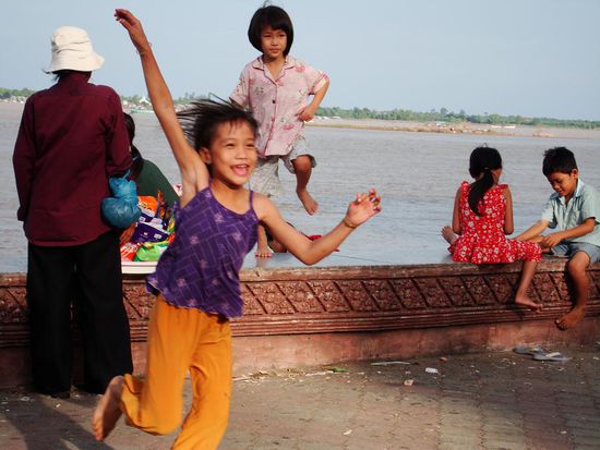 Es ist immer schoen, den Kindern beim Spielen und Lachen zuzusehen