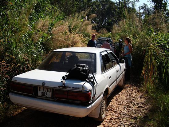 auf dem Weg zur Bokor Hillstation. Wieder einmal blockierte jemand den Weg...