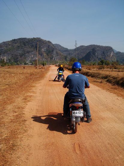 Kaum steig Dane vom Bike um Fotos zu machen, mussten Marco und Lehma schon wieder Unfug machen mit den Bikes...