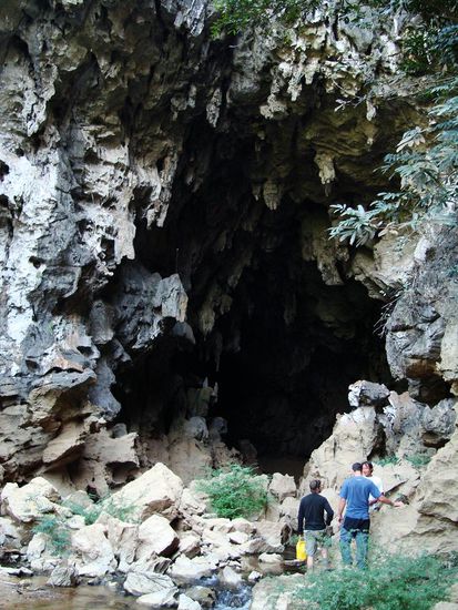 Vor der Hoehle Tham Xian Liap.