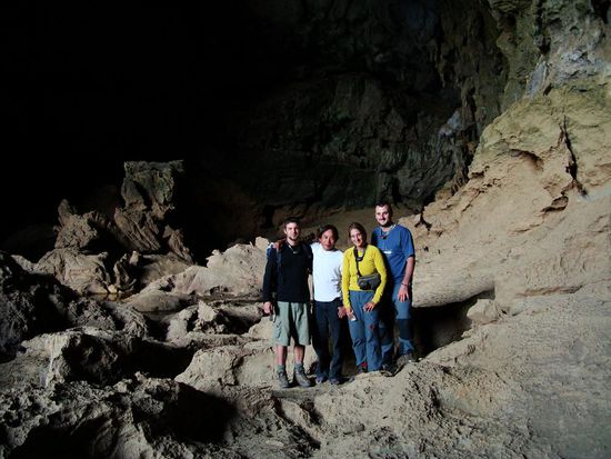 Gruppenfoto im innern der Hoehle
